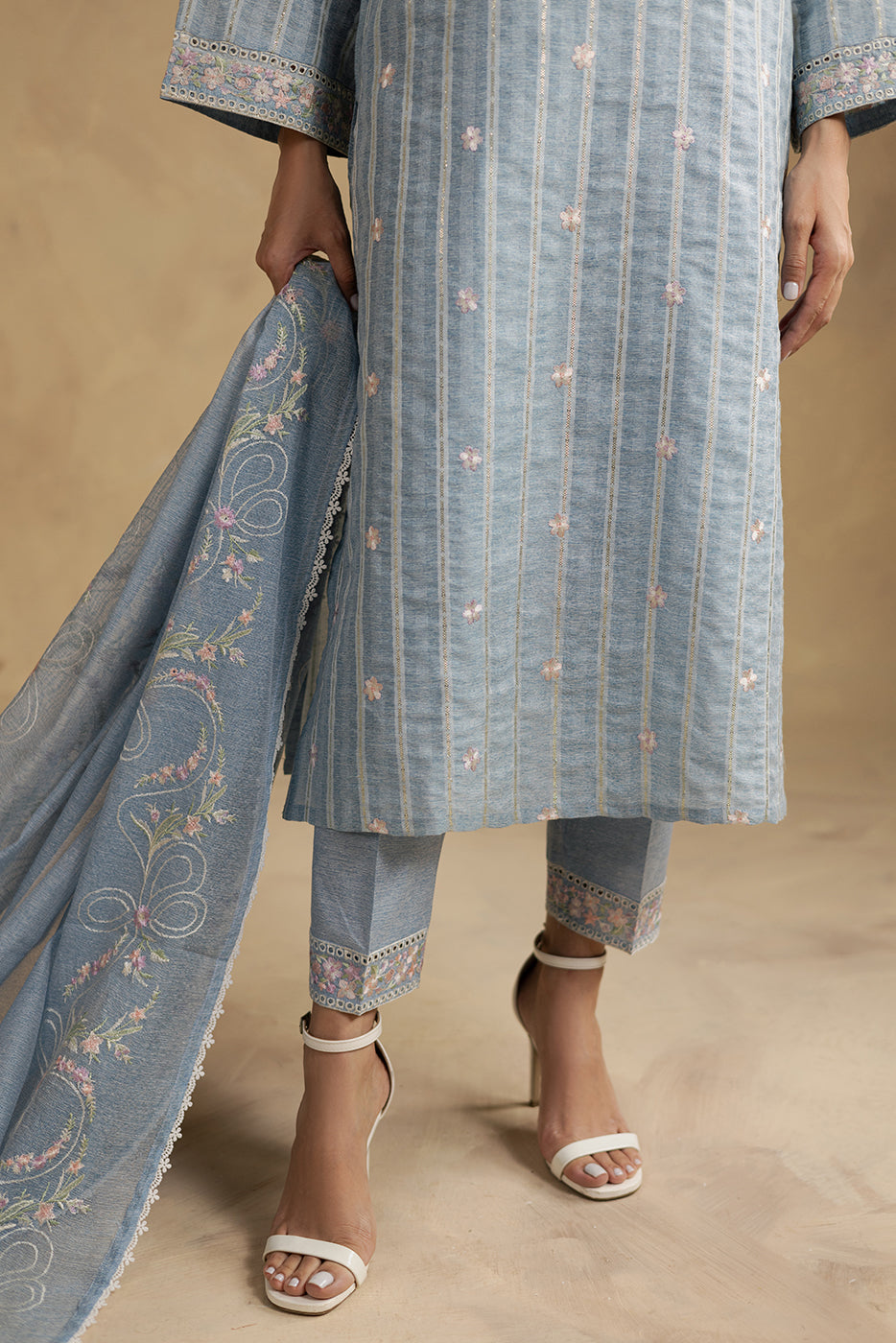 3 PIECE EMBROIDERED JACQUARD SUIT (LUXURY-PRET)