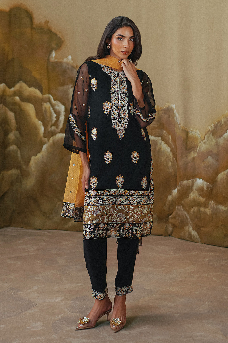 3 PIECE EMBROIDERED ORGANZA SUIT (LUXURY-PRET)