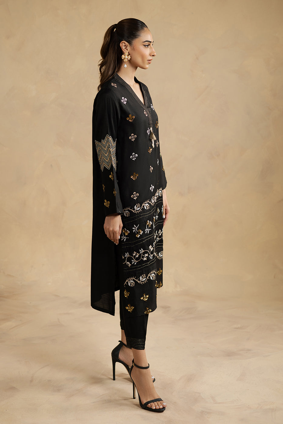 2 PIECE EMBROIDERED SILK SUIT (LUXURY-PRET)