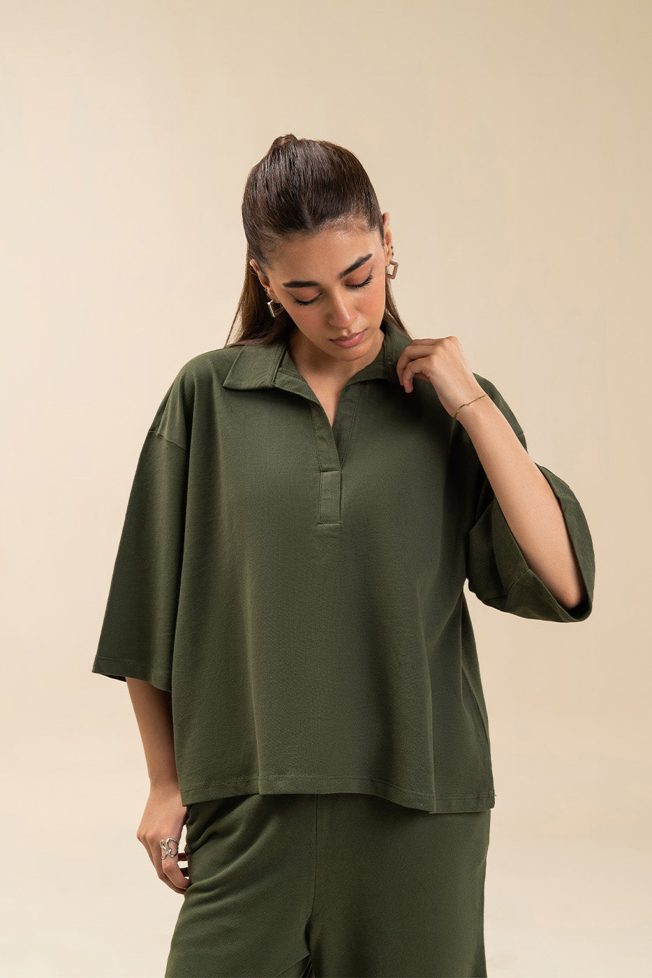 RELAXED FIT COLLARED TOP