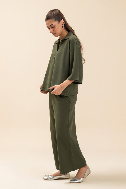 RELAXED FIT COLLARED TOP