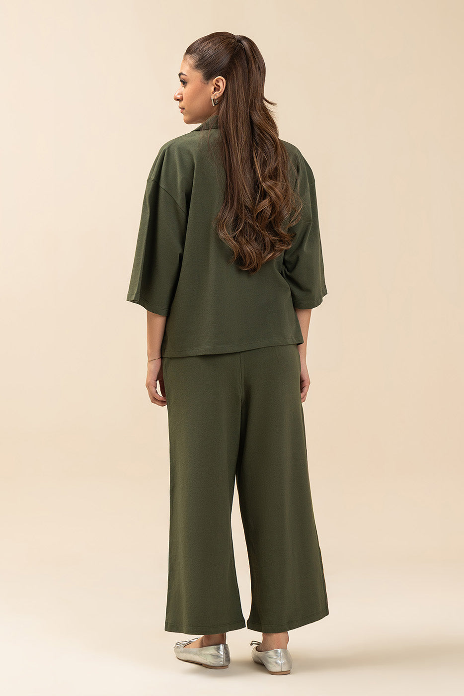 RELAXED FIT COLLARED TOP