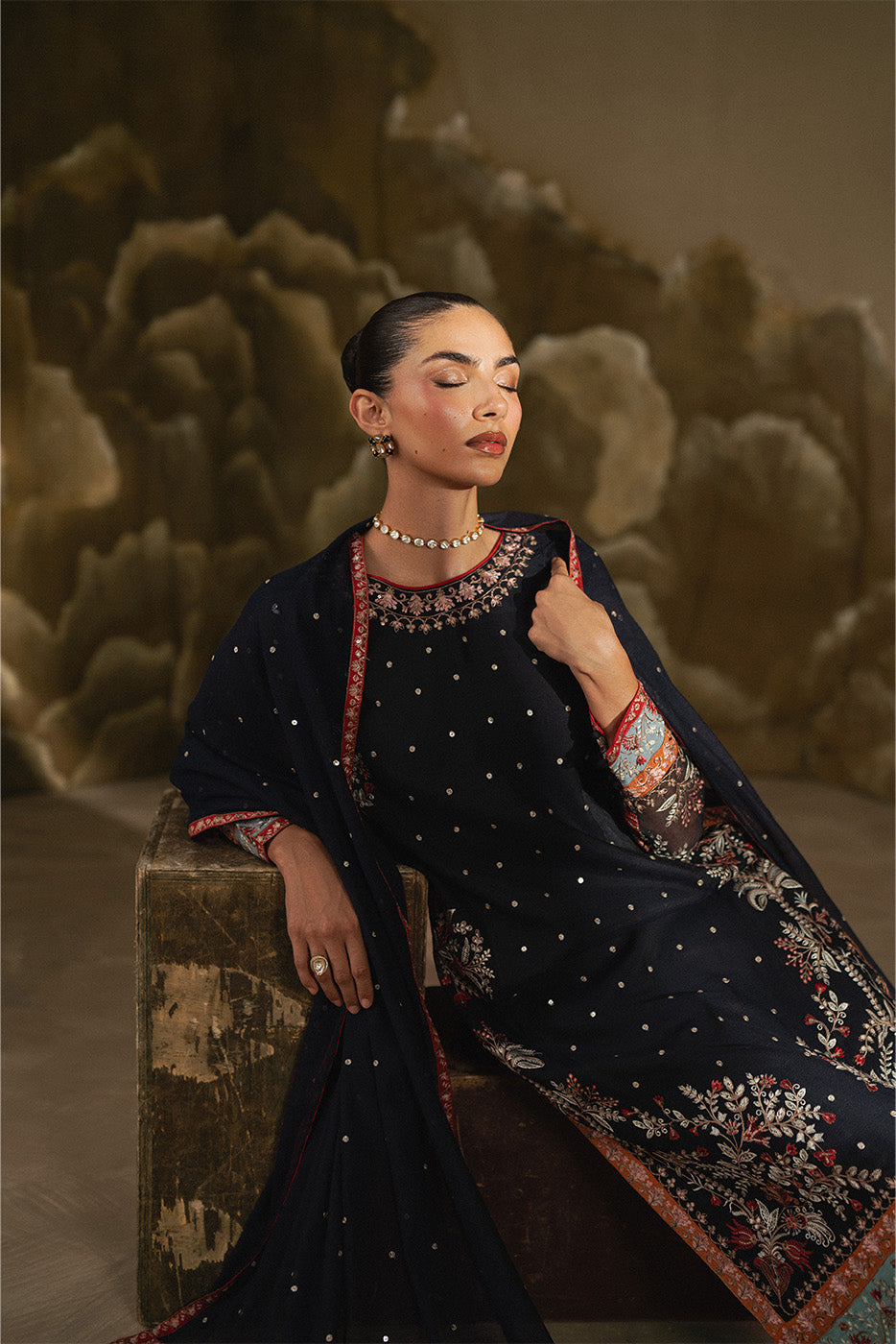 2 PIECE EMBROIDERED ORGANZA SUIT (LUXURY-PRET)