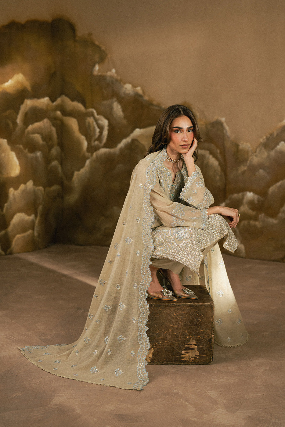 3 PIECE EMBROIDERED COTTON VISCOSE SUIT (LUXURY-PRET)