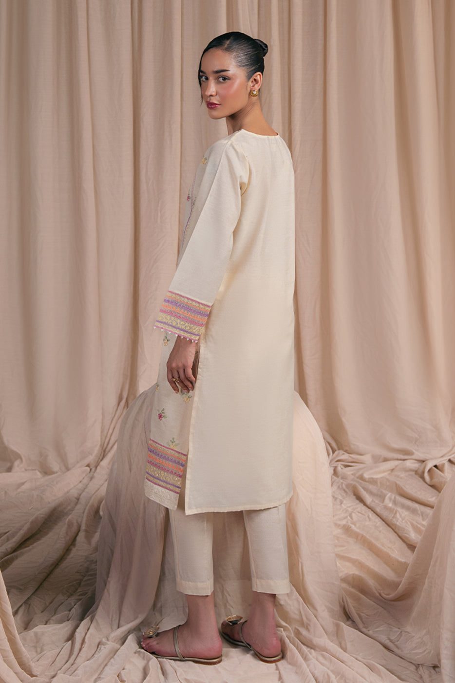 2 PIECE EMBROIDERED SPACE DYED SUIT (PRET)