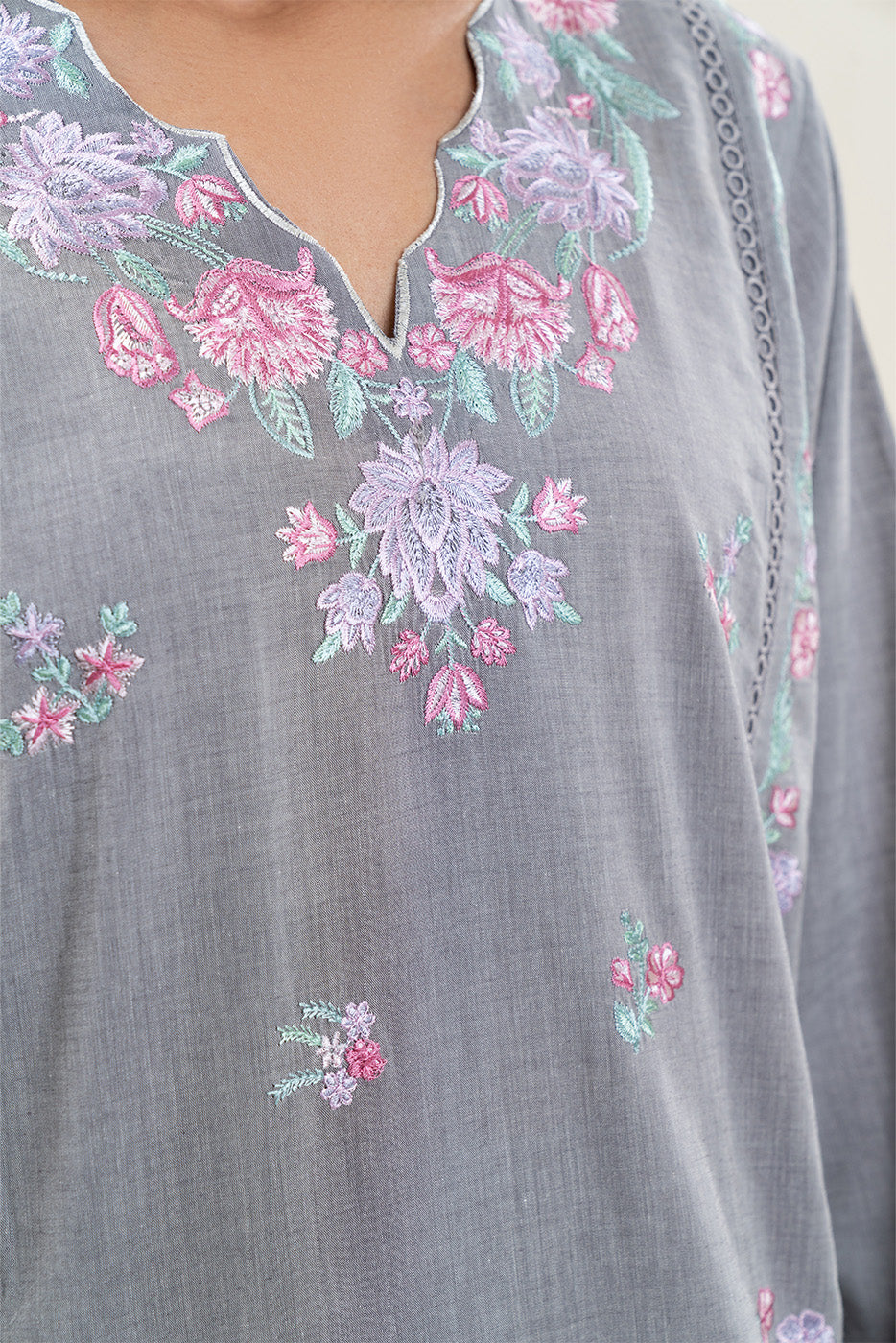 2 PIECE EMBROIDERED YARN DYED VISCOSE CHAMBRAY SUIT (PRET)