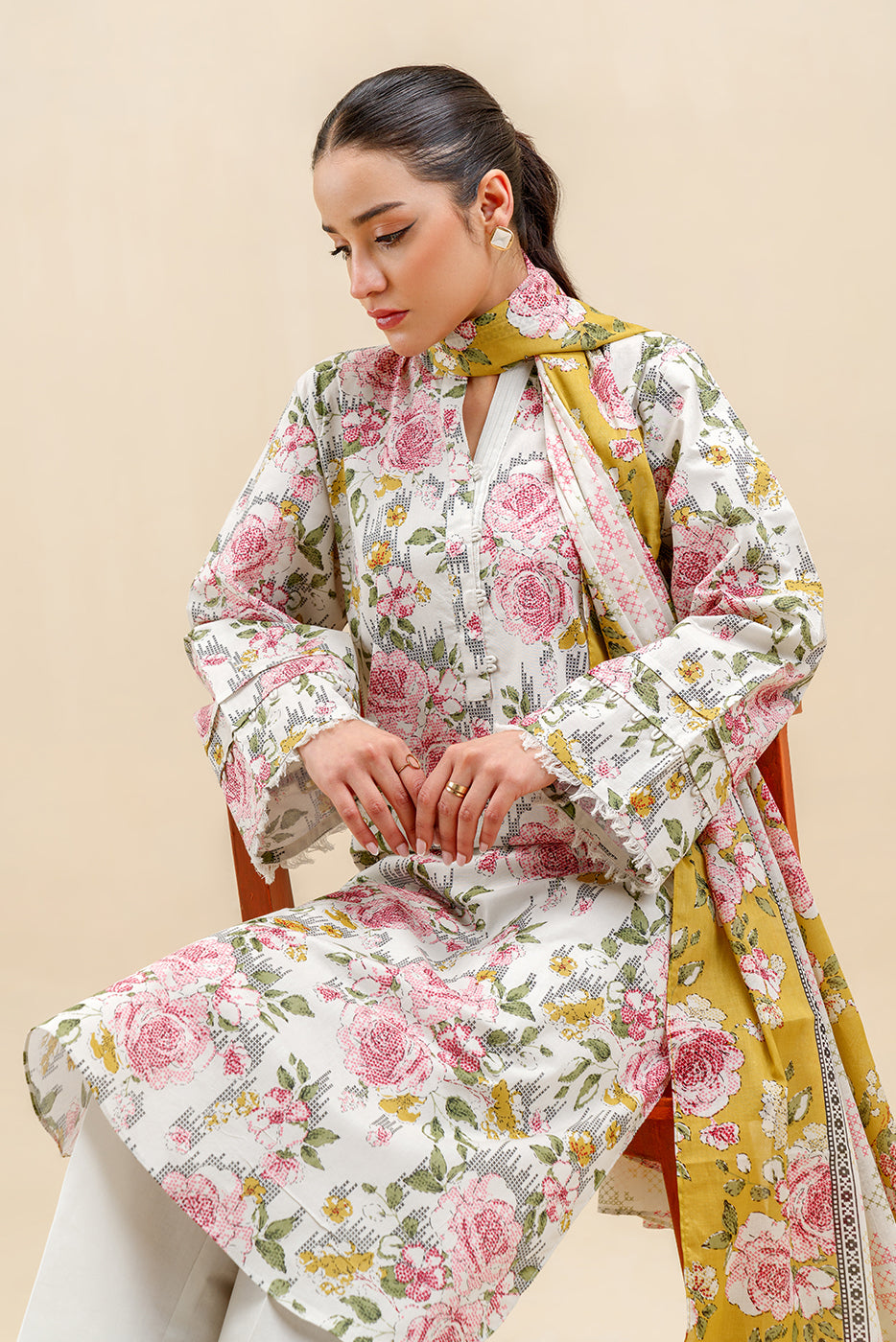 3 PIECE PRINTED LAWN SUIT-MAJESTIC BLOOM (UNSTITCHED)