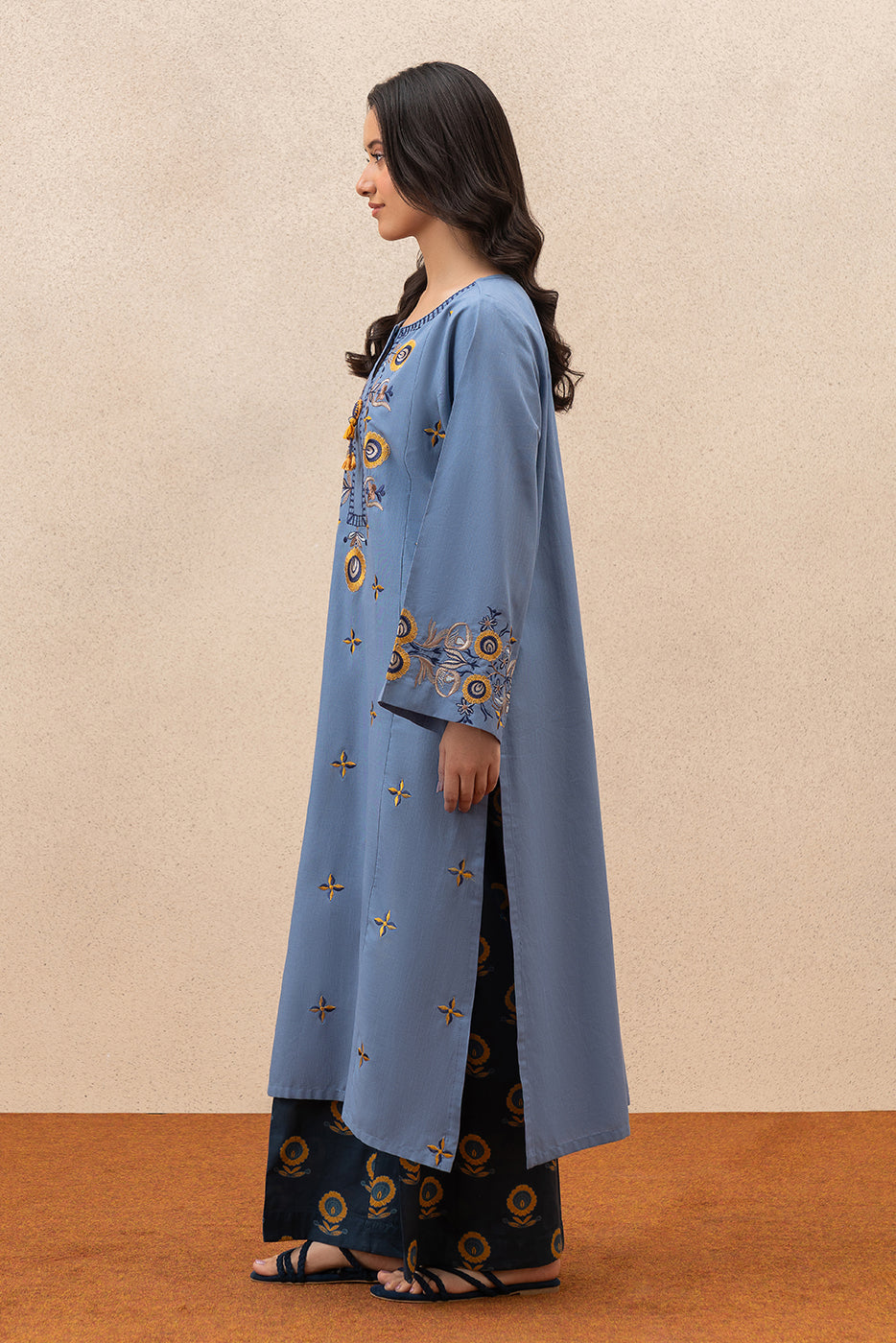 EMBROIDERED SLUB SHIRT (PRET)