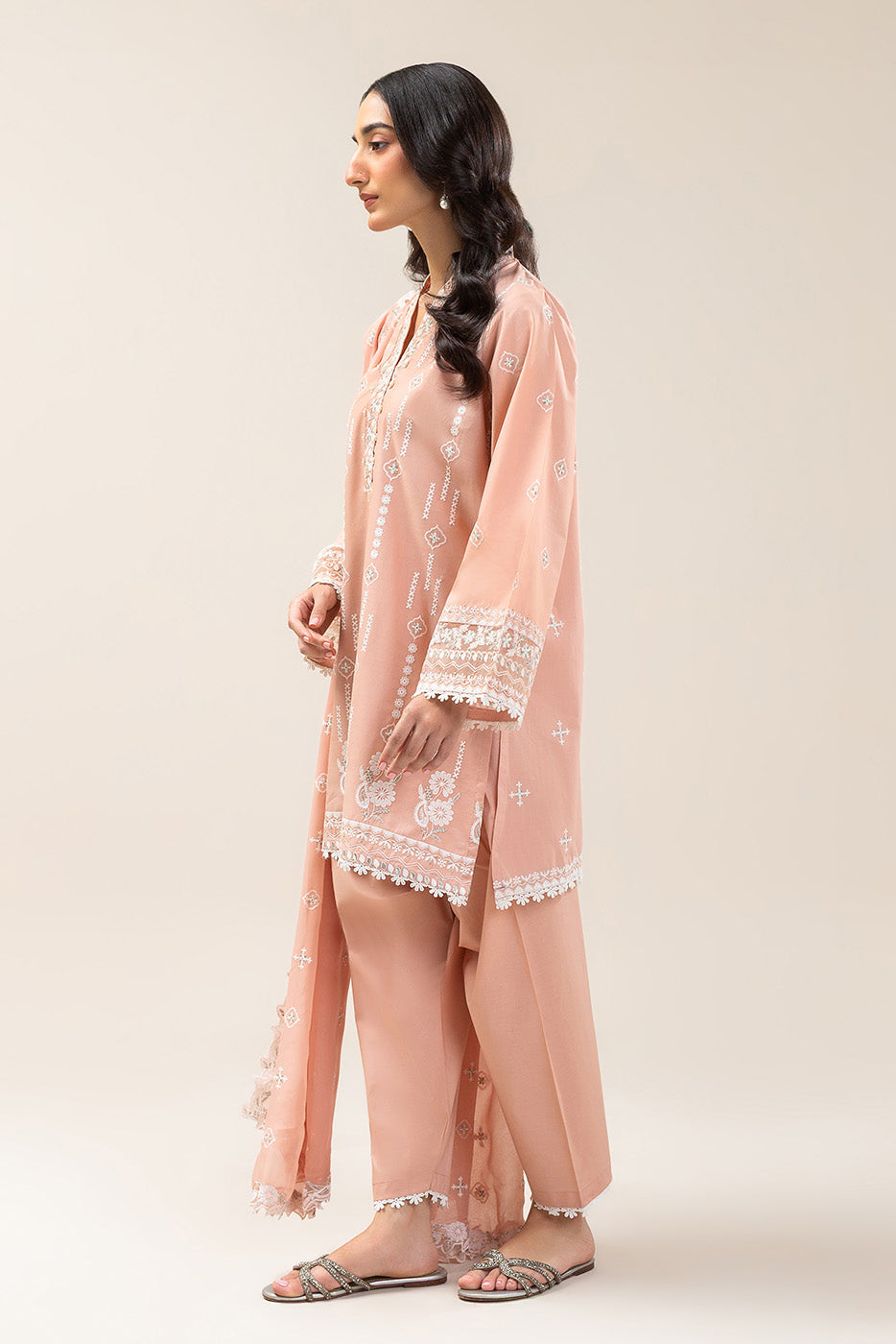 3 PIECE EMBROIDERED LAWN SUIT (LUXURY PRET)