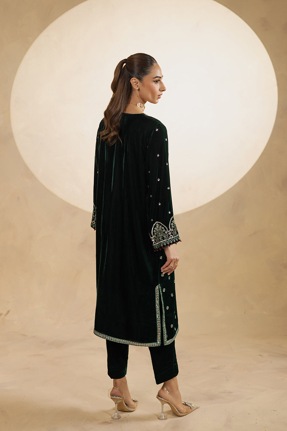 2 PIECE EMBROIDERED VELVET SUIT (LUXURY-PRET)