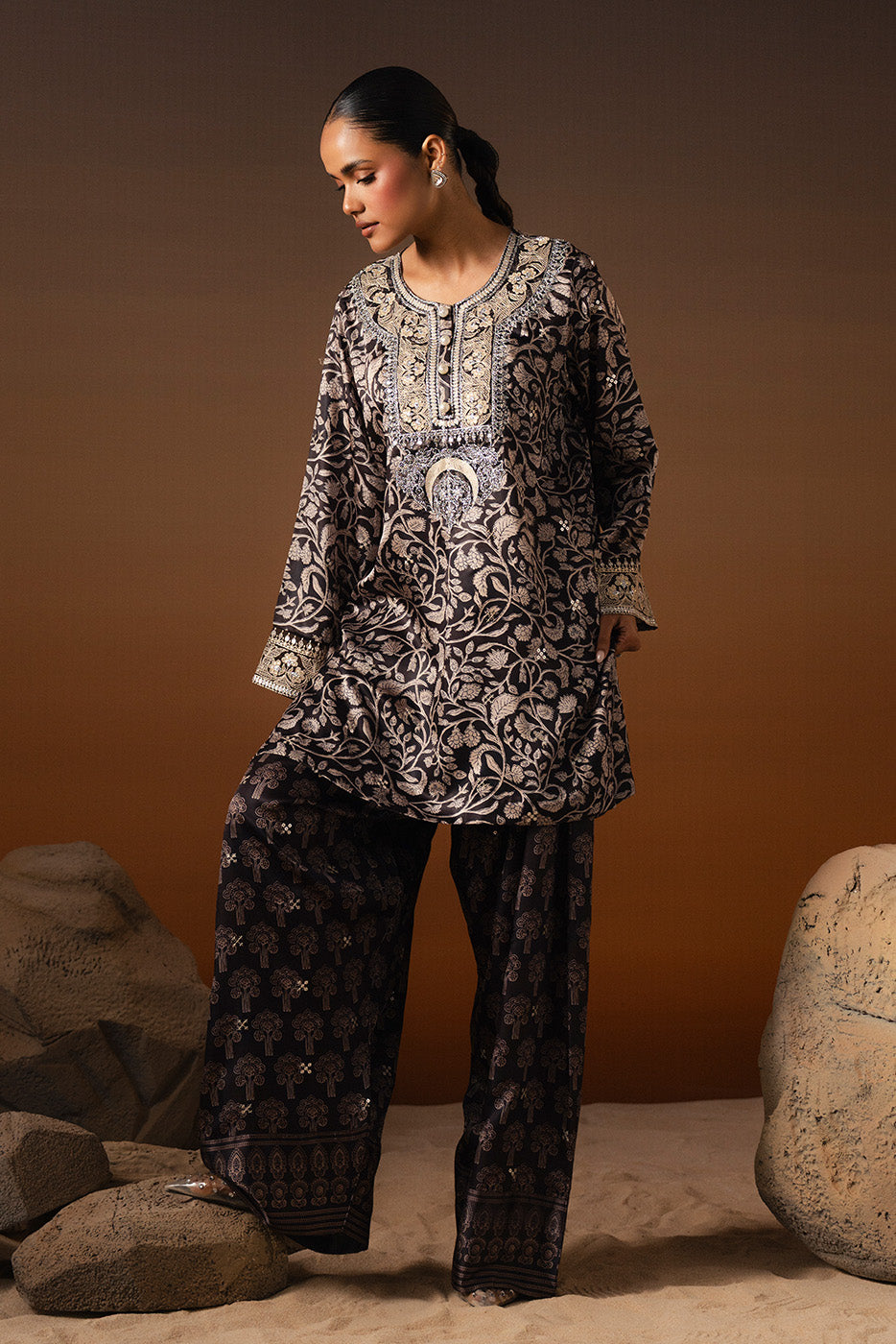 2 PIECE EMBROIDERED SHAMOZE SILK SUIT (LUXURY PRET)
