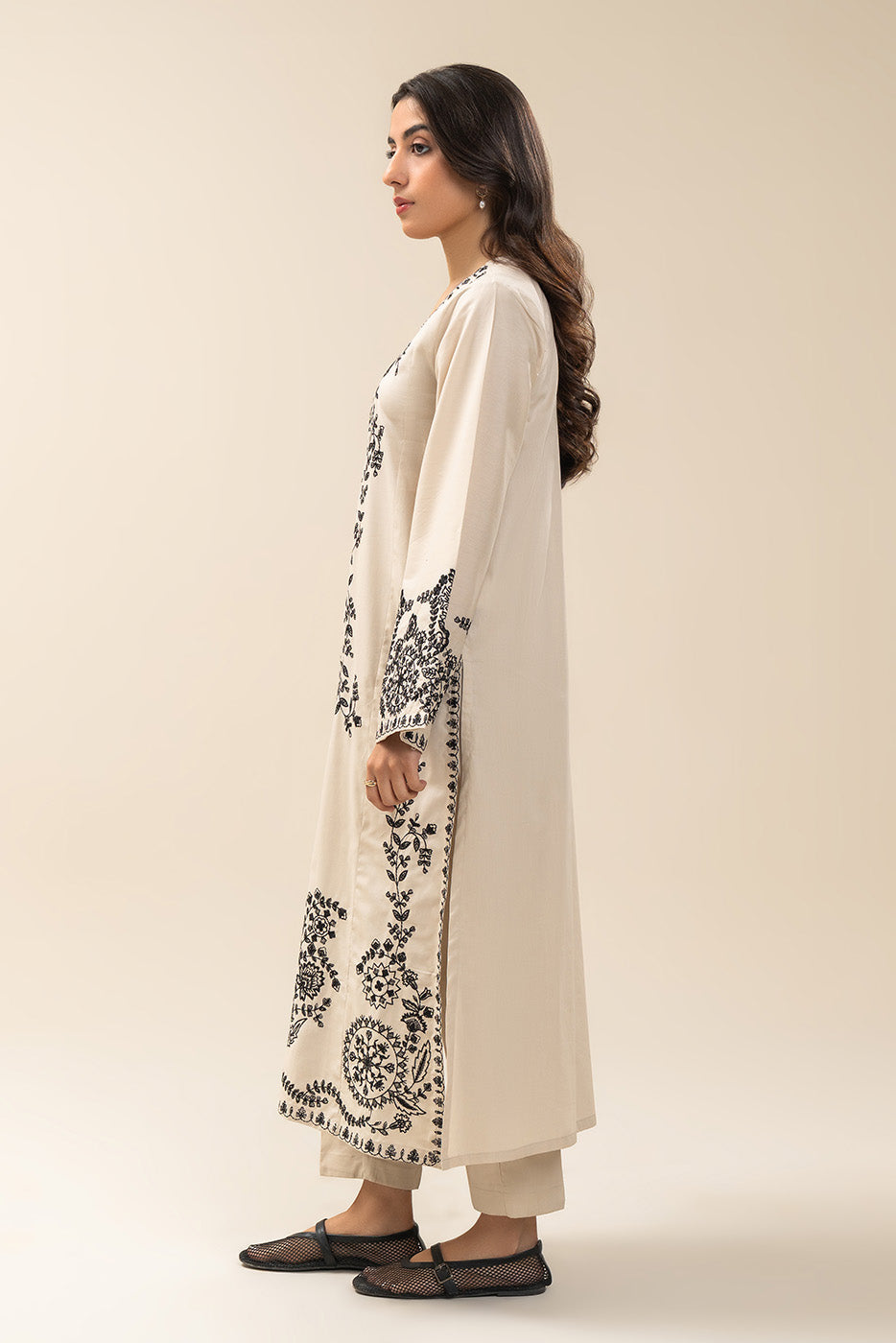 2 PIECE EMBROIDERED CAMBRIC SUIT (PRET)