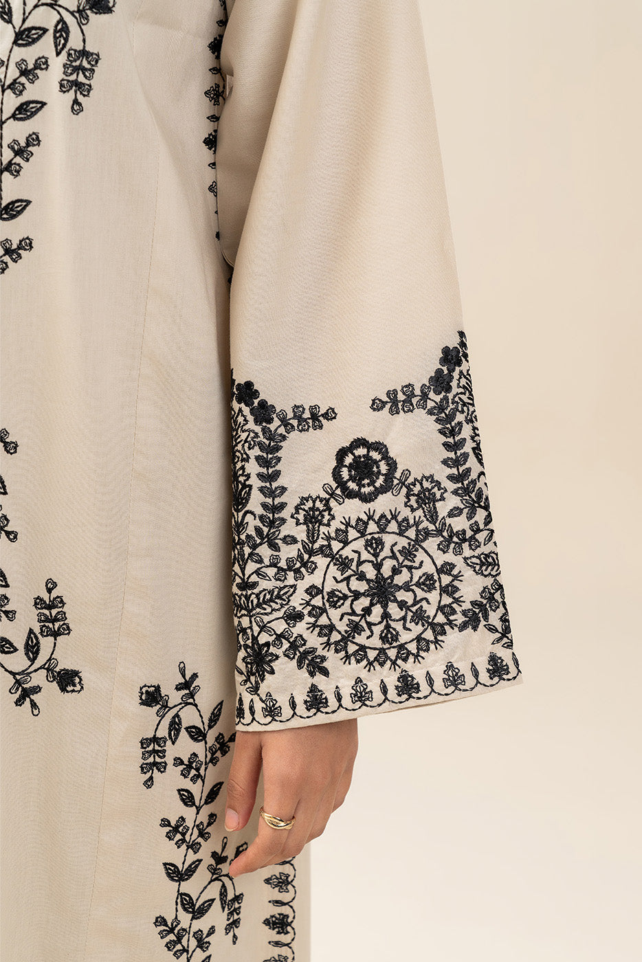 2 PIECE EMBROIDERED CAMBRIC SUIT (PRET)