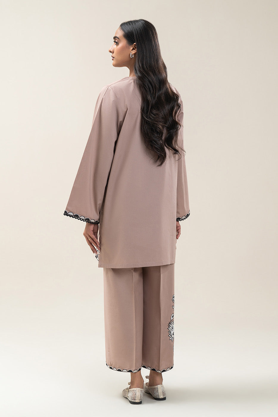 2 PIECE EMBROIDERED CAMBRIC SUIT (PRET)