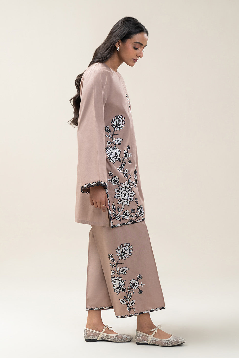 2 PIECE EMBROIDERED CAMBRIC SUIT (PRET)