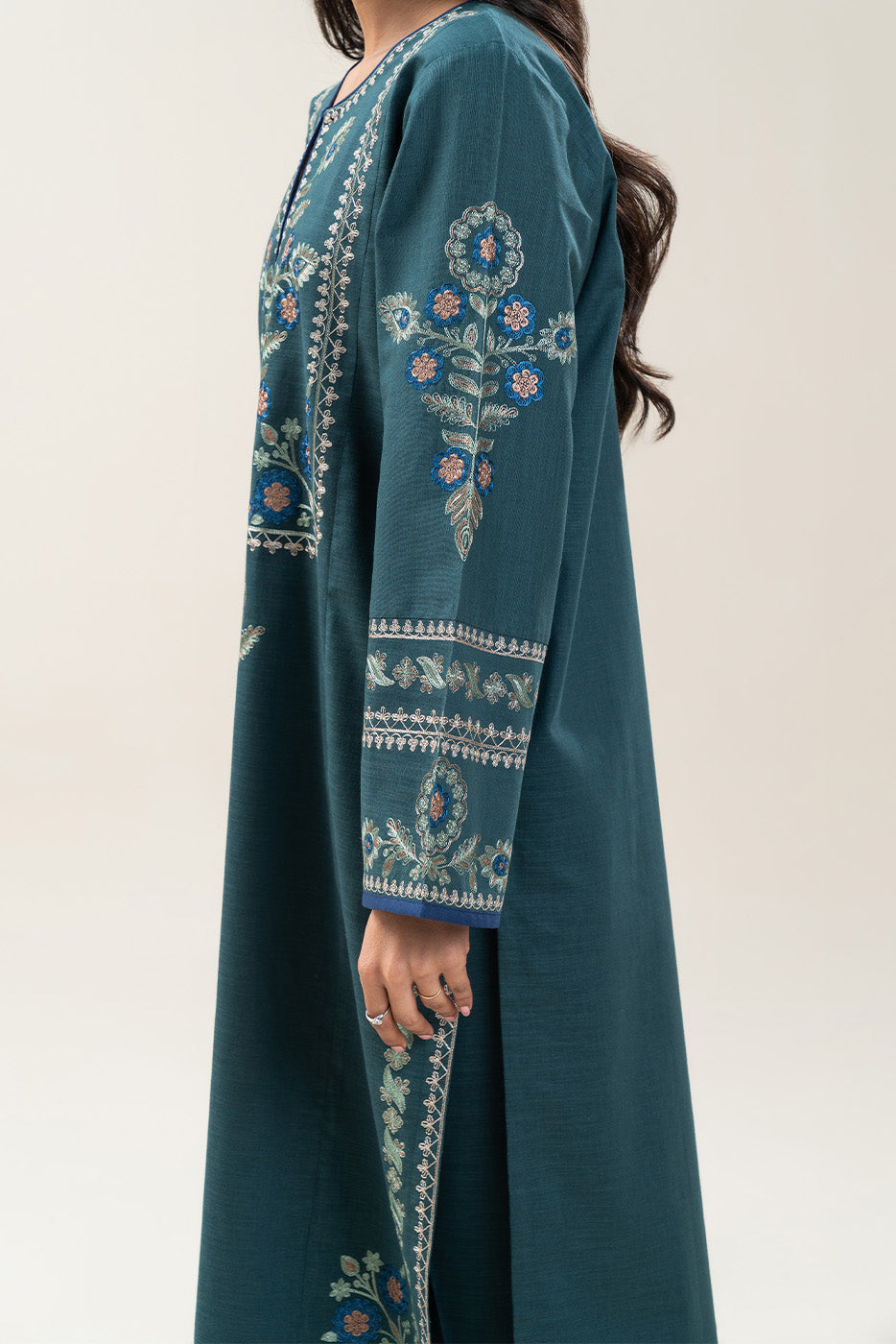 3 PIECE EMBROIDERED SLUB KHADDAR SUIT (PRET)