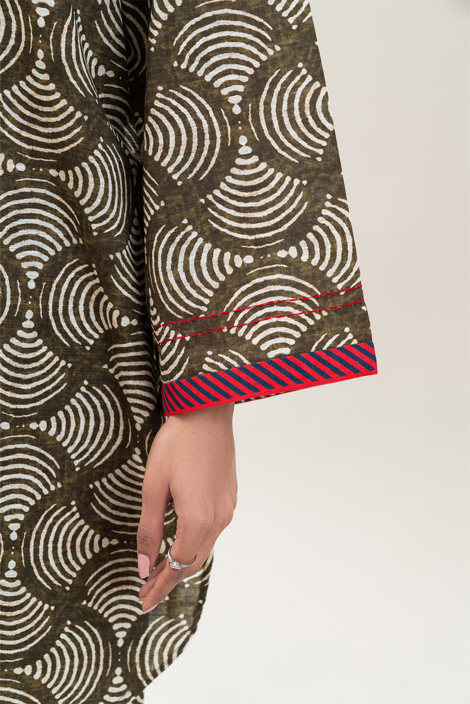 2 PIECE PRINTED KHADDAR SUIT (PRET)