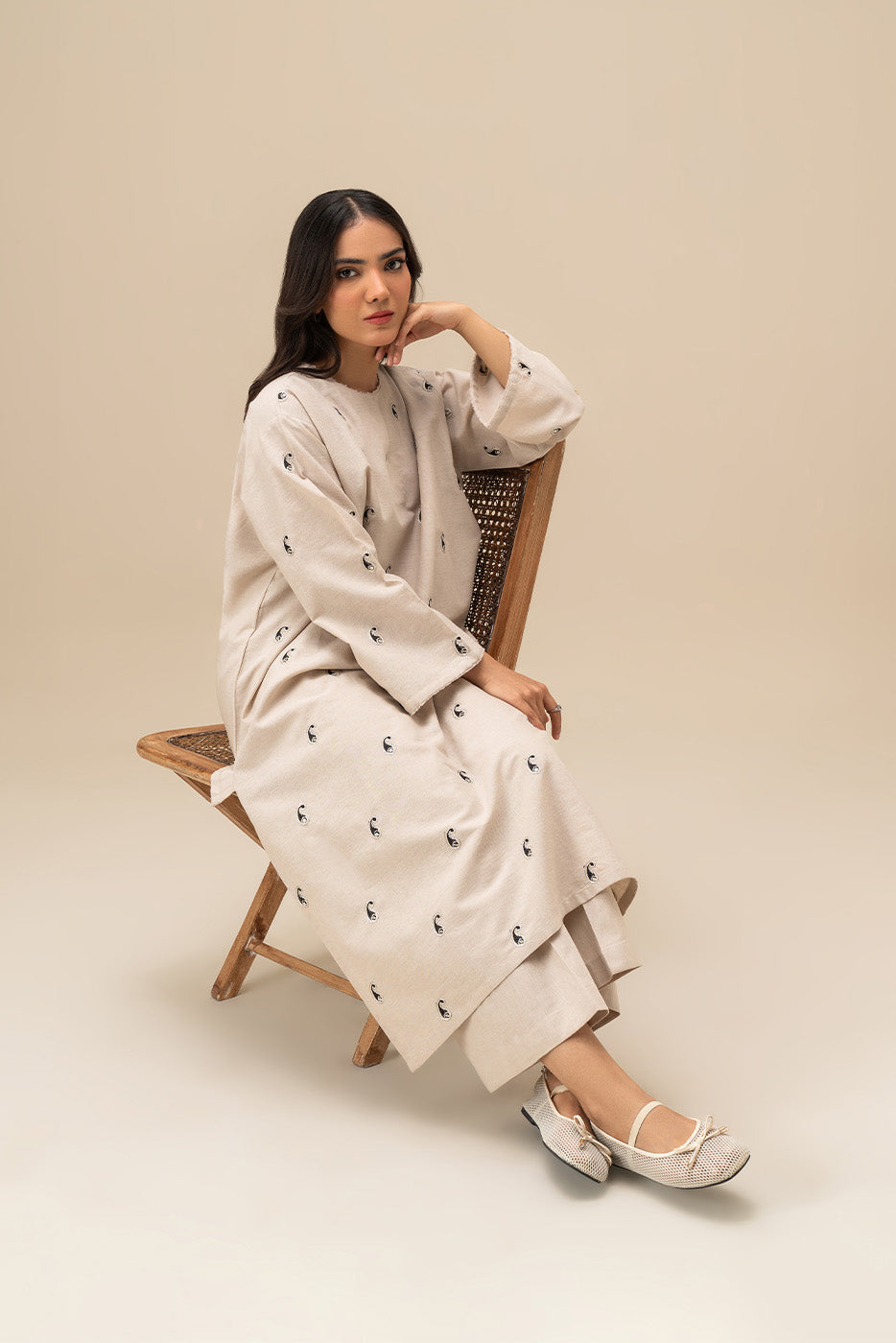2 PIECE EMBROIDERED COTTON LINEN SUIT (PRET)