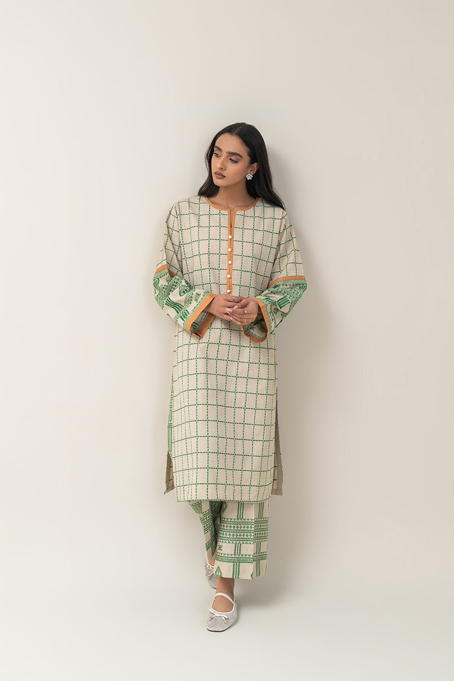 2 PIECE BASIC KHADDAR JACQUARD SUIT (PRET)