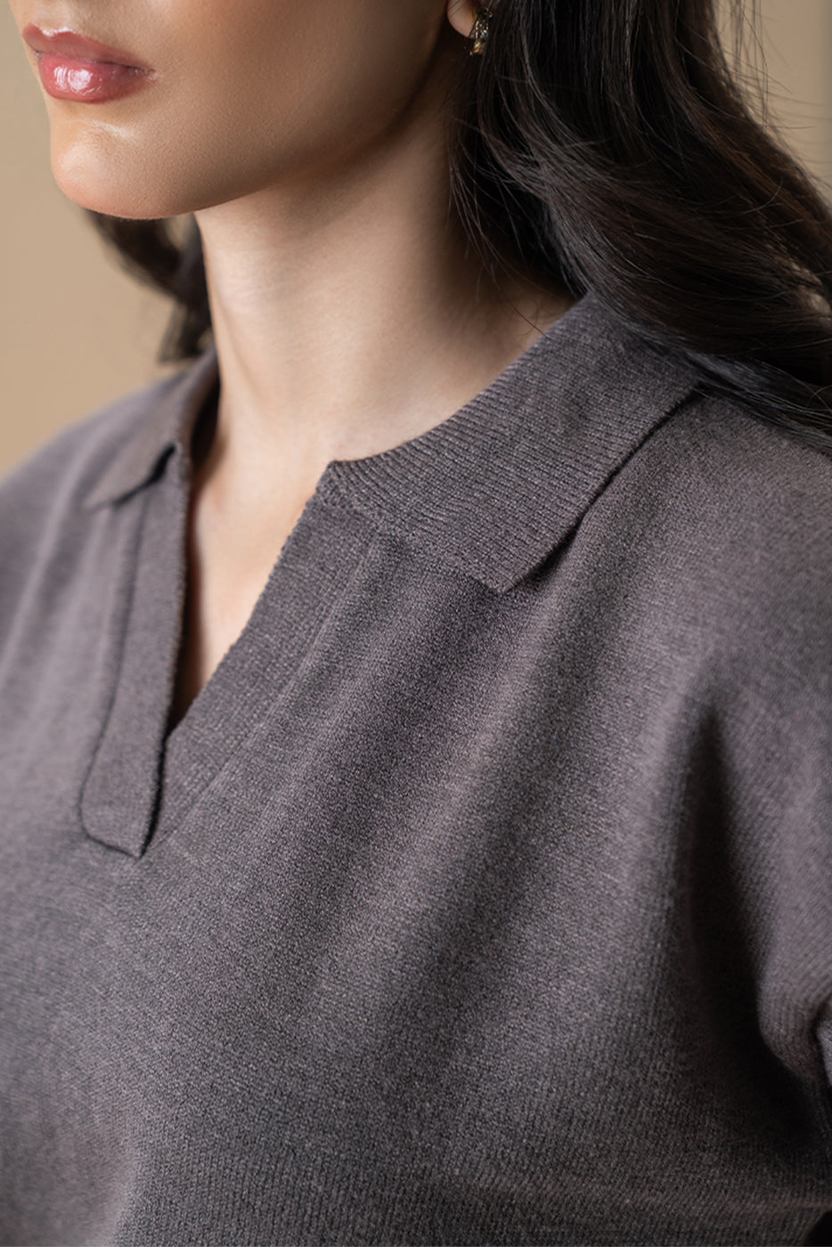 COLLAR WITH V-NECK PULLOVER