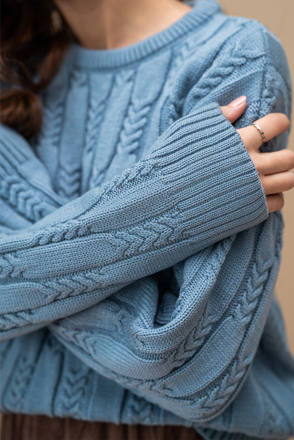 CROPPED CABLE KNIT PULLOVER