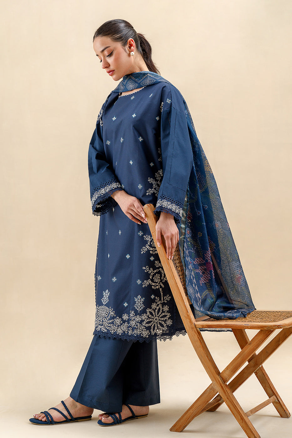 3 PIECE EMBROIDERED LAWN SUIT-NAVY AURA (UNSTITCHED)