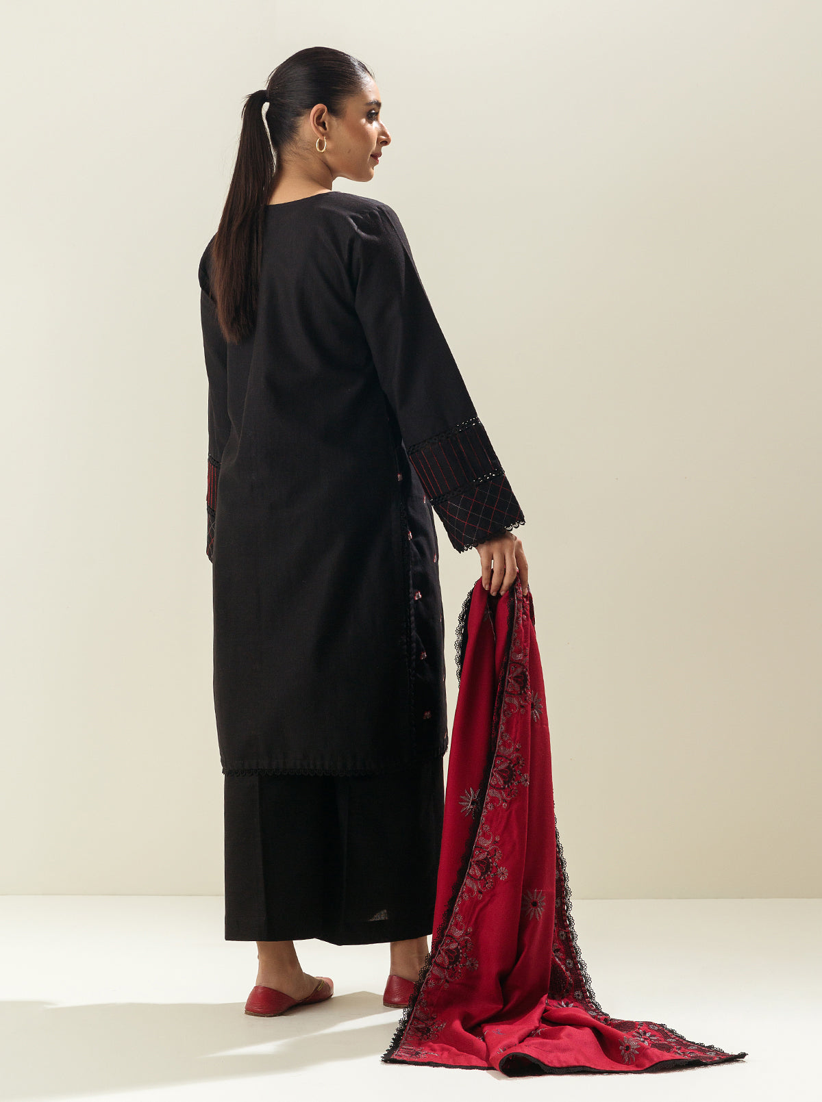 3 PIECE - EMBROIDERED  KHADDAR SUIT - GREY BLOCK MORBAGH WN_22   