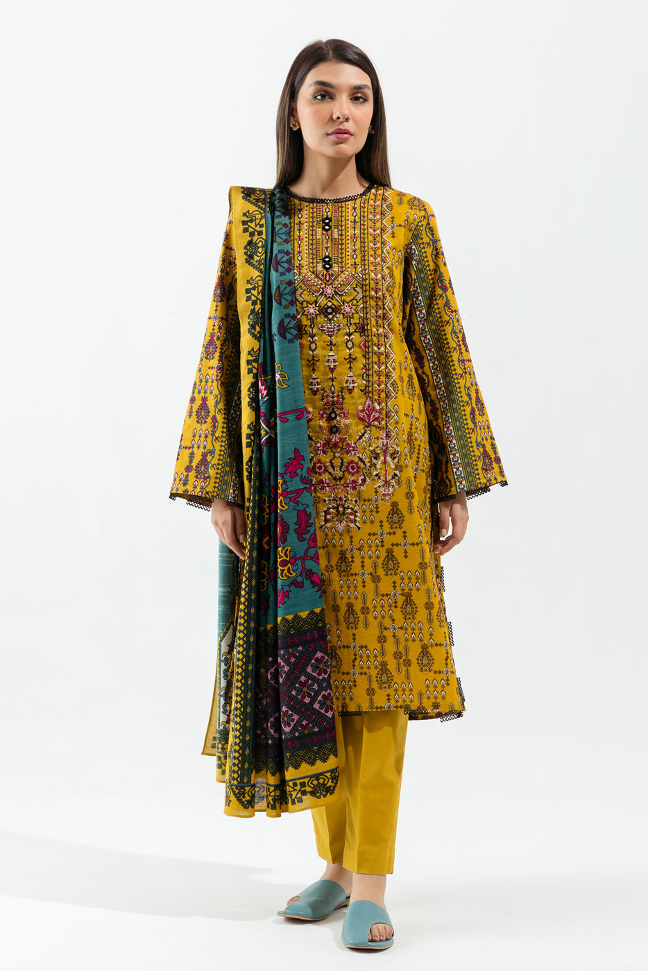 3 PIECE - EMBROIDERED KHADDAR SUIT - BRISK MAZE