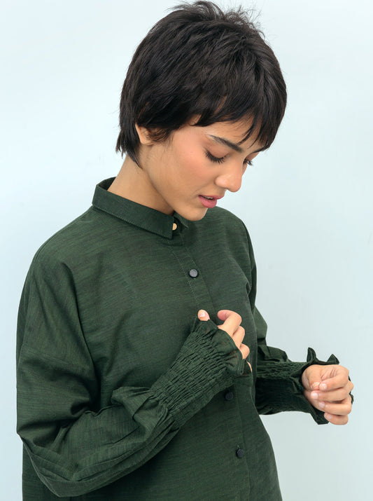 TEXTURED GREEN SMOCKED SLEEVED SHIRT