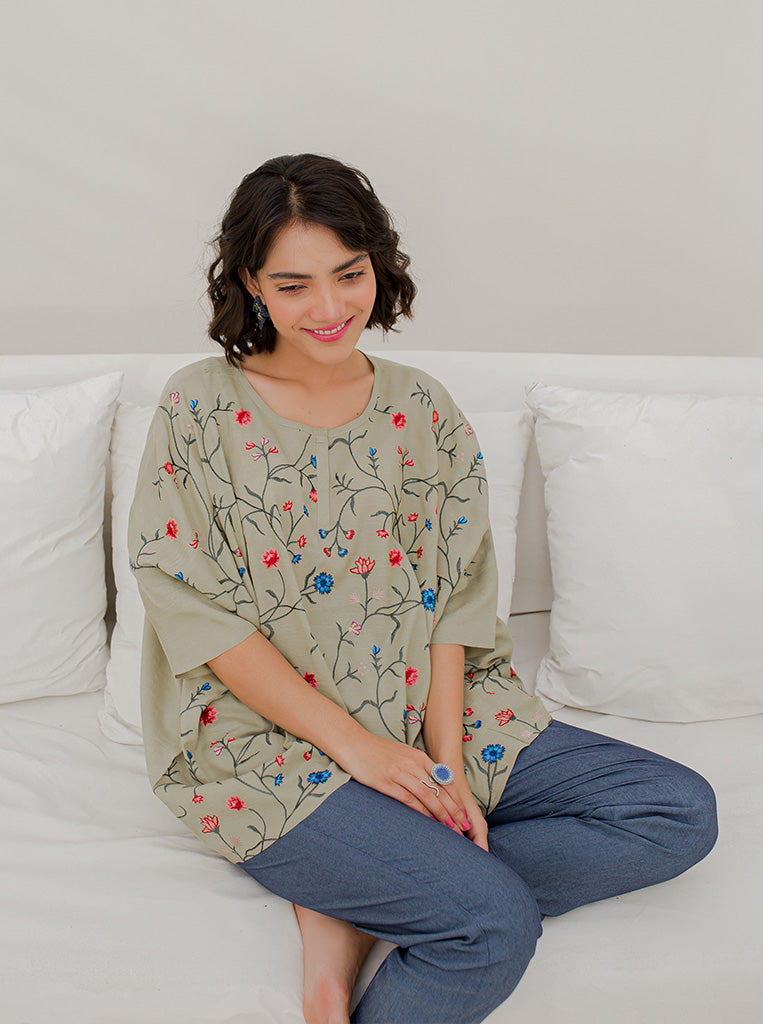 DULL OLIVE FLORAL EMBROIDERY BOXY TOP