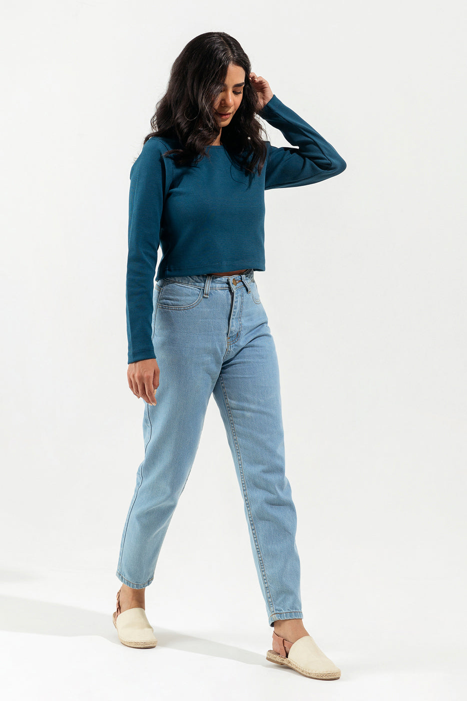 LIGHT WASH DENIM MOM JEANS