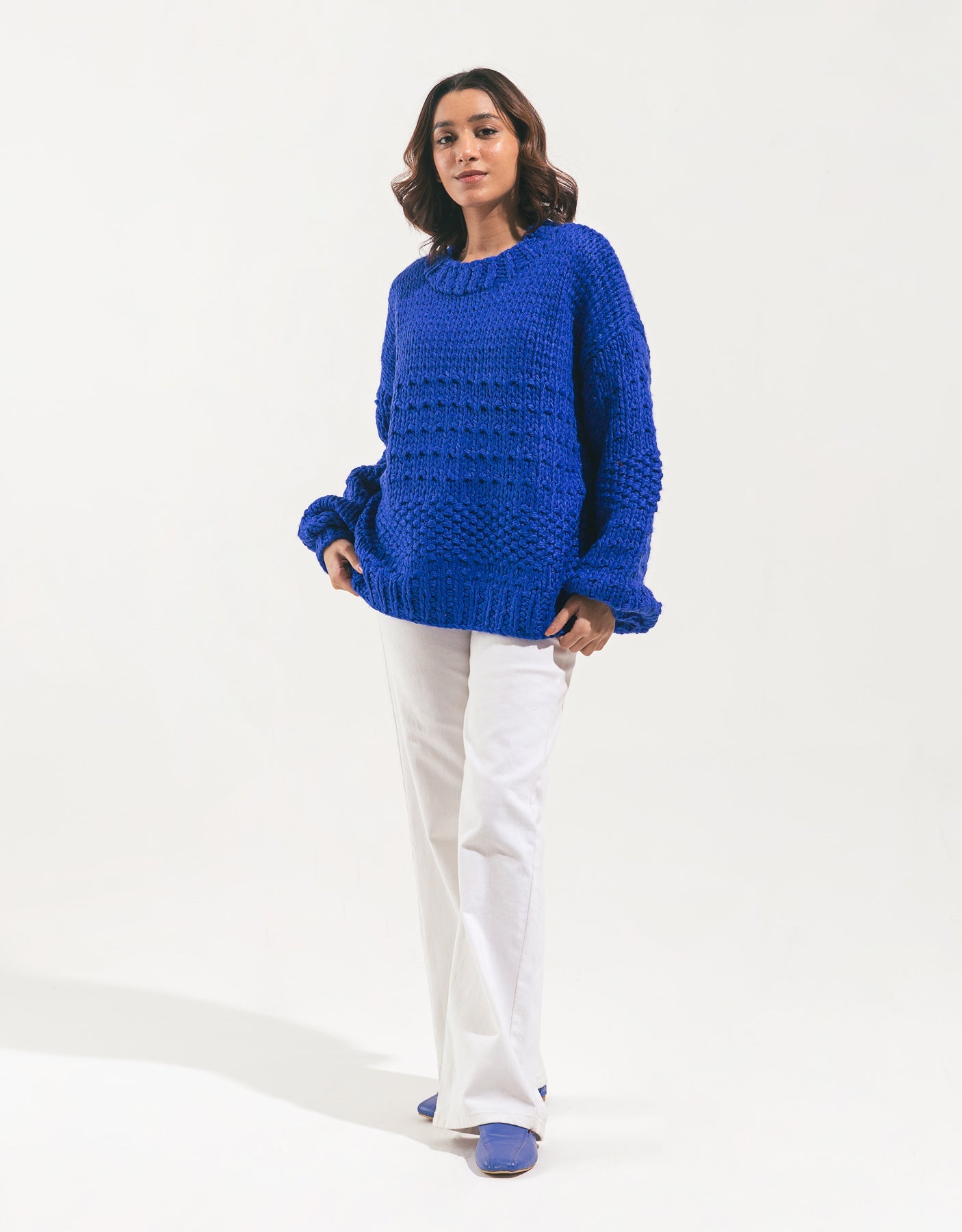 SOLID COLOURED WOVEN SWEATER