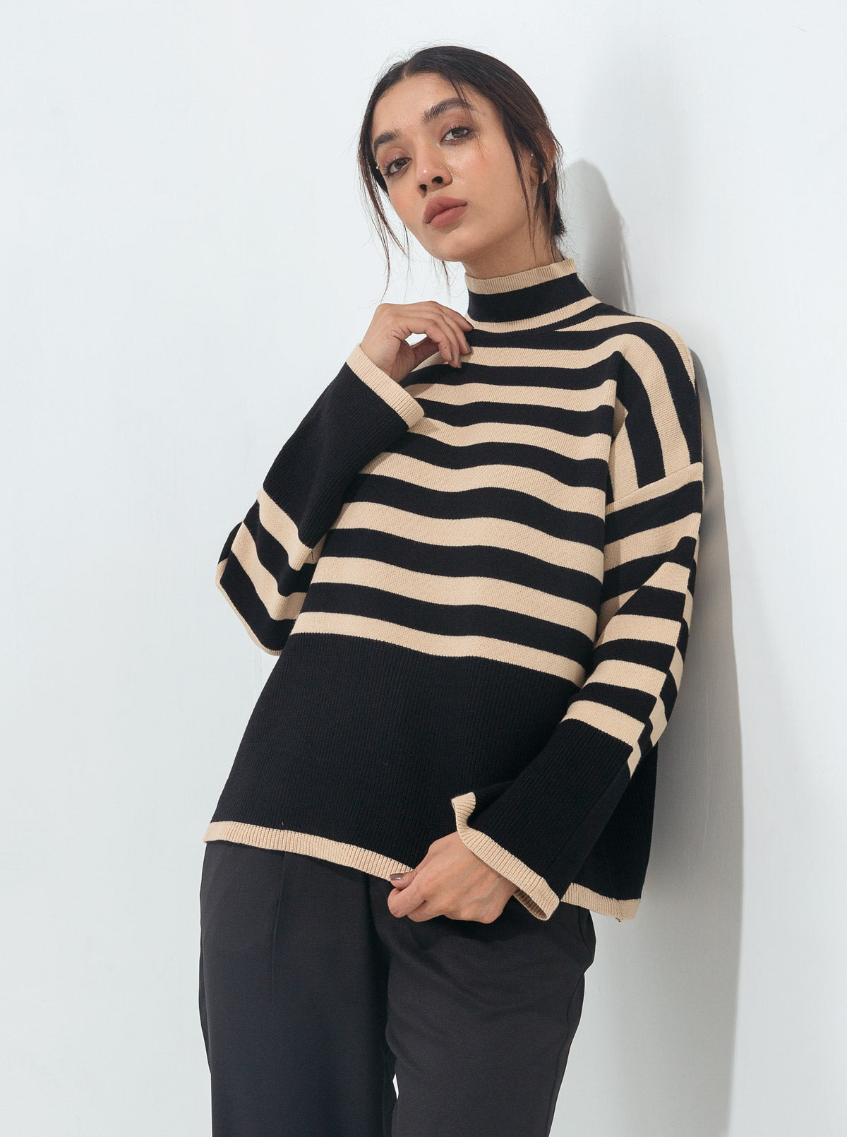 BLACK BEIGE STRIPED PULLOVER