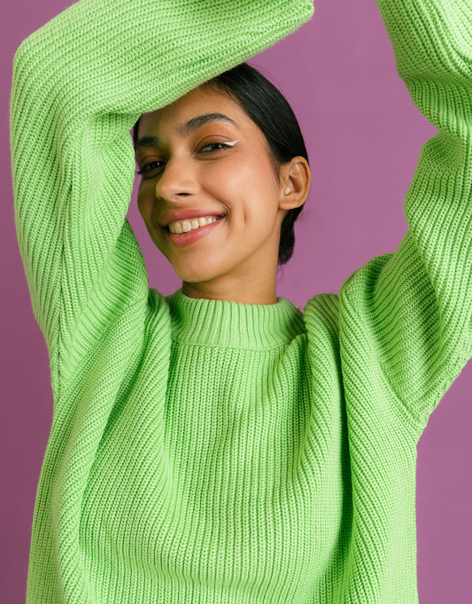 SOLID COLORED SWEATER