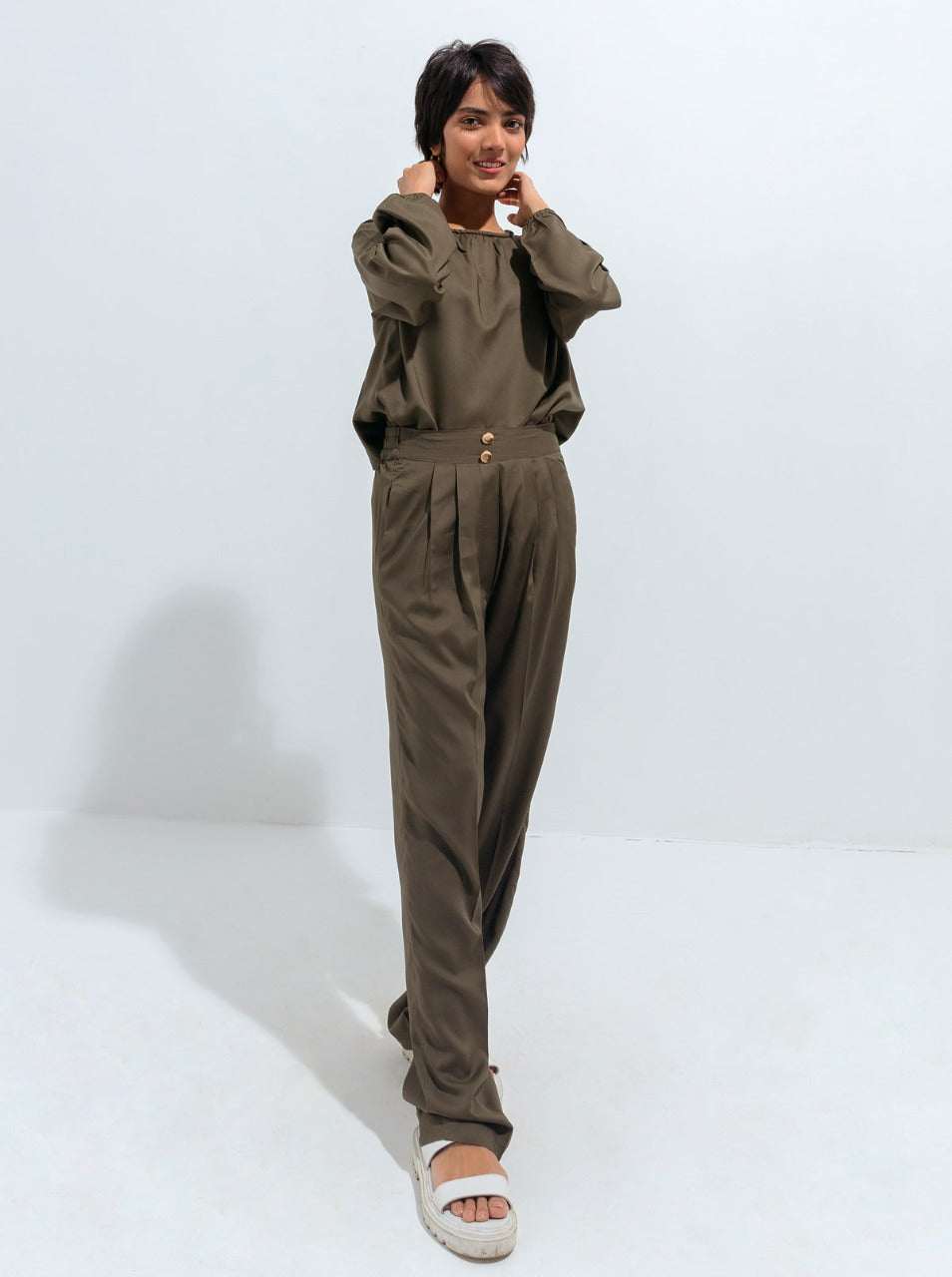 DARK OLIVE METAL BUTTONED STRAIGHT PANTS