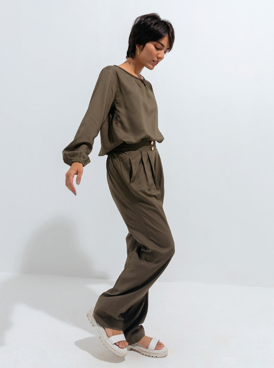 DARK OLIVE METAL BUTTONED STRAIGHT PANTS