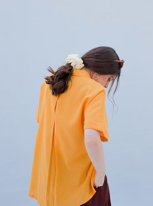 YELLOW SHORT SLEEVED COLLAR SHIRT