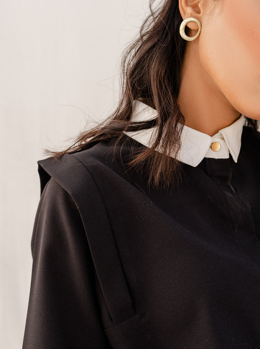 BLACK CONTRAST COLLAR TOP