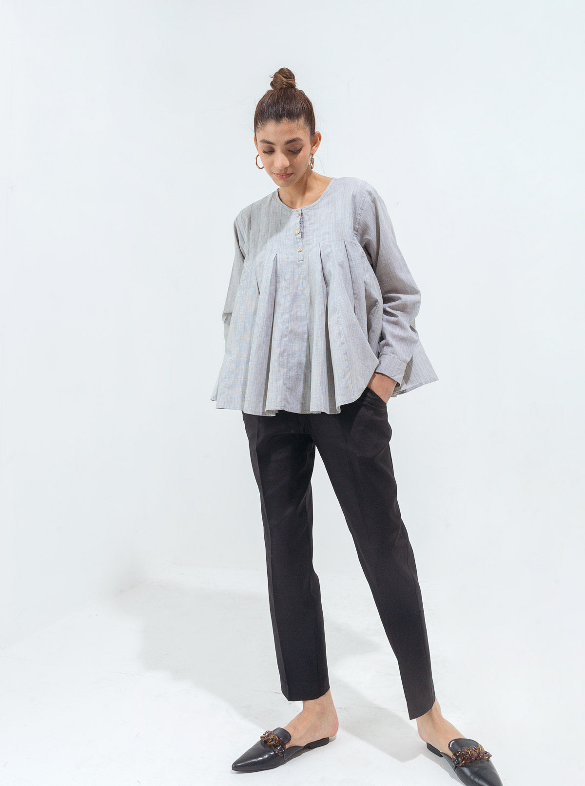 GRAY TEXTURED PLEATED PEPLUM