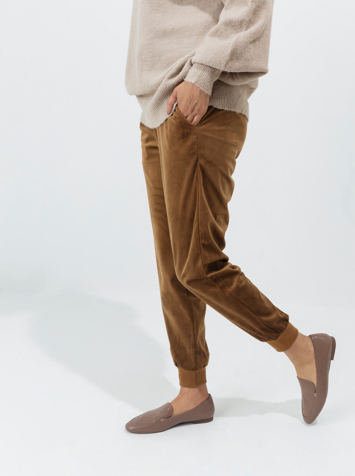 BROWN VELOUR JOGGER PANTS